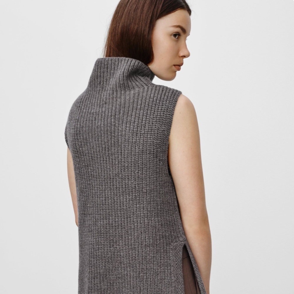 Aritzia Wilfred "Durandal" sleeveless knit sweater